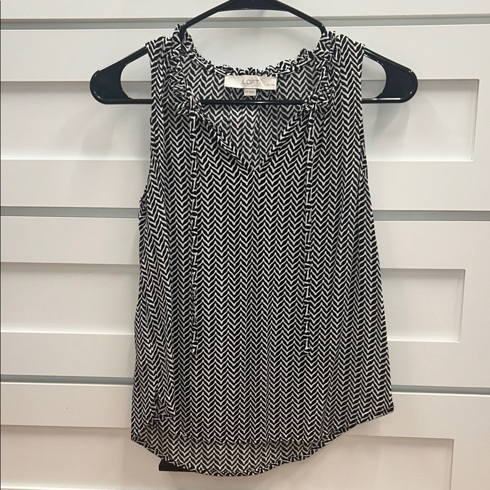 LOFT Monochrome Chevron Sleeveless Blouse XSP